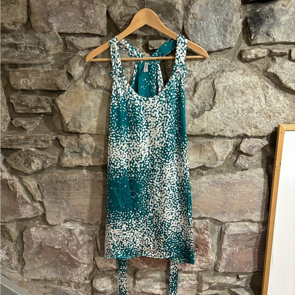 Final Touch Dress - Picture 3 of 5